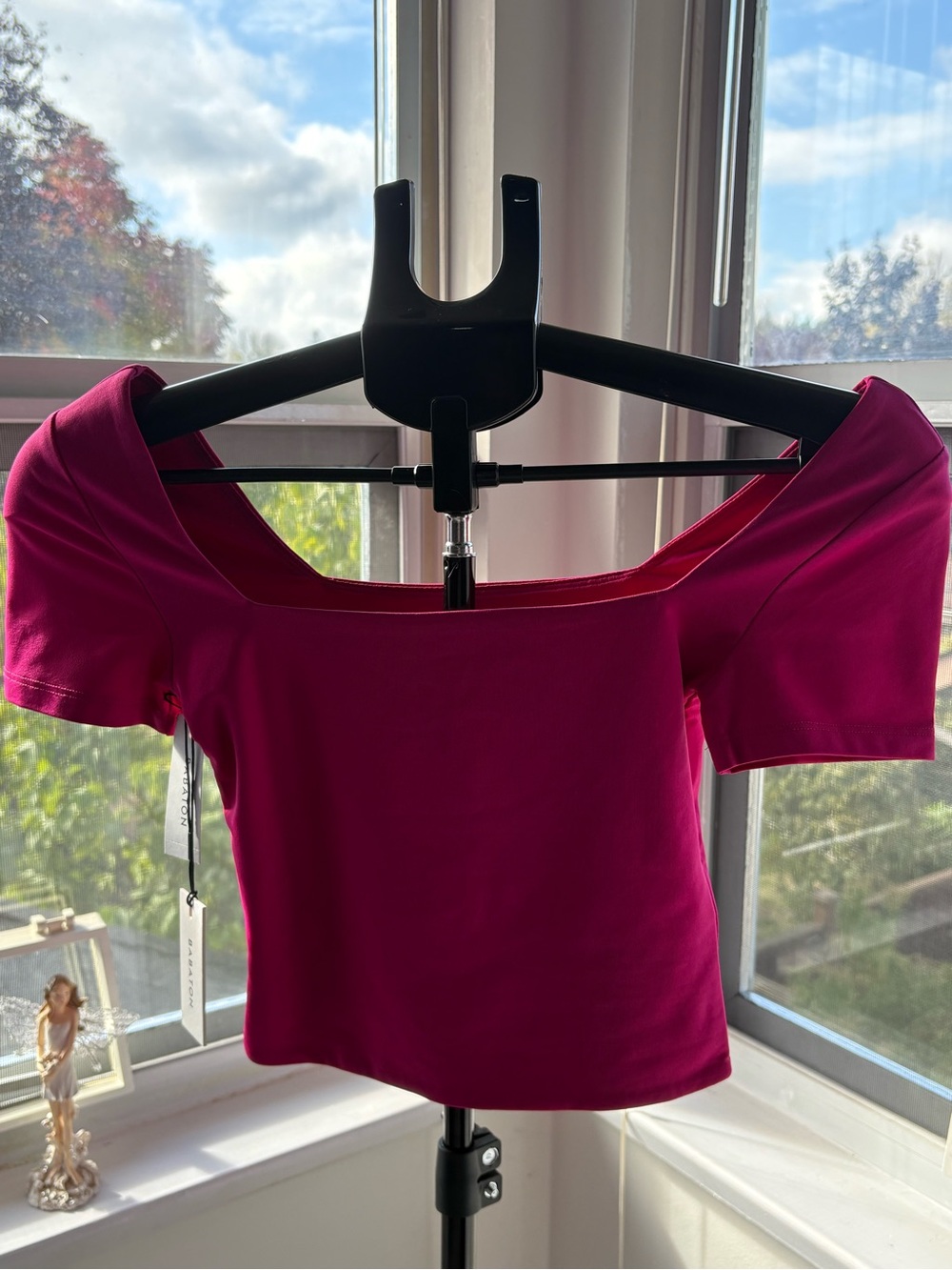 Babaton Off-Shoulder Crop Top in Fuchsia Pink